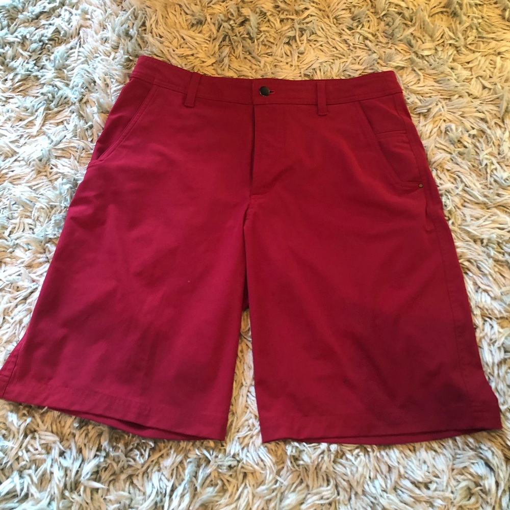 Men’s Lululemon Red Commission Short 9” size 32